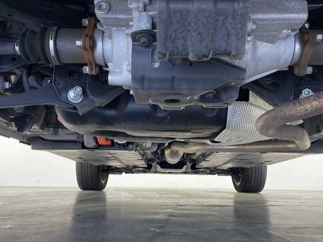 トヨタ ヤリスクロス ハイブリッド Z 長野県 2022(令4)年 5.5万km ホワイトパールクリスタルシャイン 4WD/純正メモリナビ/Blutooth/USB入力端子/全方位カメラ/ビルトインETC/追従式クルーズコントロール/ステアリングスイッチ/運転席パワーシート/前席シートヒーター/オートホールドブレーキ/電子パーキングブレーキ/前後コーナーセンサー/社外前後ドライブレコーダー/LTA/PCS/BSM/RCTA/PKSB/RSA/パワーバックドア/電動格納ウインカーミラー/ドアミラーヒーター/純正18インチアルミホイール装着/オートハイライト/オートライト/純正ドアバイザー/スマートキー/プッシュスタート