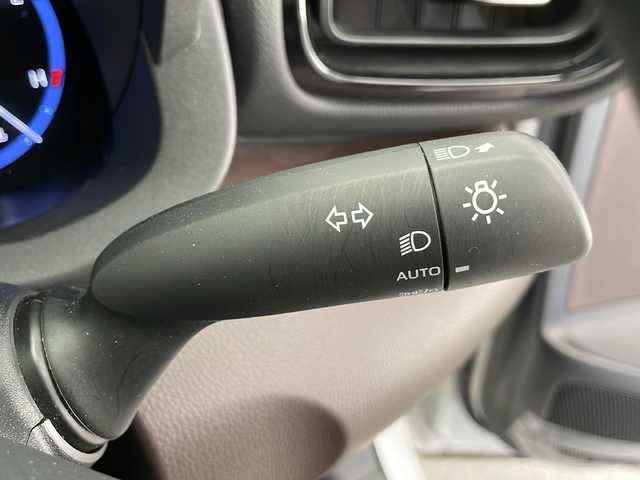 トヨタ ヤリスクロス ハイブリッド Z 長野県 2022(令4)年 5.5万km ホワイトパールクリスタルシャイン 4WD/純正メモリナビ/Blutooth/USB入力端子/全方位カメラ/ビルトインETC/追従式クルーズコントロール/ステアリングスイッチ/運転席パワーシート/前席シートヒーター/オートホールドブレーキ/電子パーキングブレーキ/前後コーナーセンサー/社外前後ドライブレコーダー/LTA/PCS/BSM/RCTA/PKSB/RSA/パワーバックドア/電動格納ウインカーミラー/ドアミラーヒーター/純正18インチアルミホイール装着/オートハイライト/オートライト/純正ドアバイザー/スマートキー/プッシュスタート