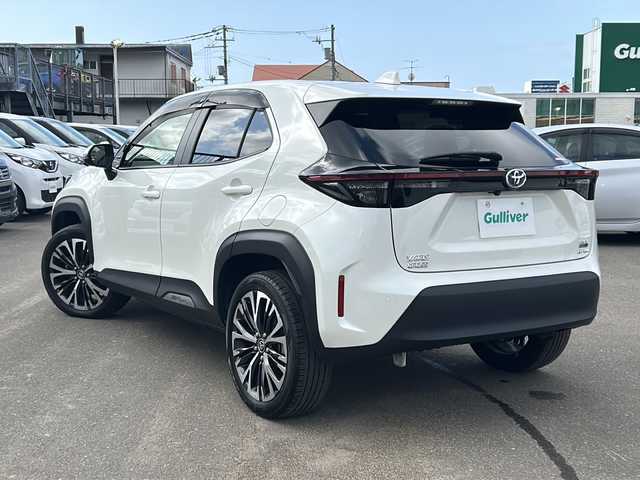 トヨタ ヤリスクロス ハイブリッド Z 道東・釧路十勝 2022(令4)年 5.5万km ホワイトパールクリスタルシャイン 4WD/純正メモリナビ/Blutooth/USB入力端子/全方位カメラ/ビルトインETC/追従式クルーズコントロール/ステアリングスイッチ/運転席パワーシート/前席シートヒーター/オートホールドブレーキ/電子パーキングブレーキ/前後コーナーセンサー/社外前後ドライブレコーダー/LTA/PCS/BSM/RCTA/PKSB/RSA/パワーバックドア/電動格納ウインカーミラー/ドアミラーヒーター/純正18インチアルミホイール装着/オートハイライト/オートライト/純正ドアバイザー/スマートキー/プッシュスタート