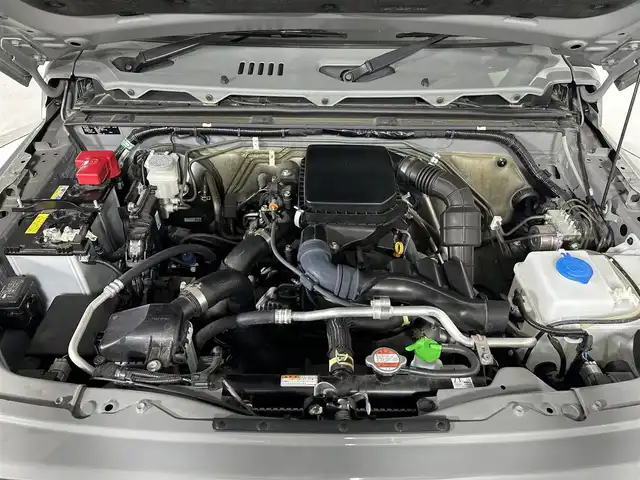 スズキ ジムニー XC 佐賀県 2023(令5)年 2.1万km ミディアムグレー 純正8型ナビ/（ＡＭ/ＦＭ/CD/DVD/Bluetooth/フルセグTV）/バックカメラ/クルーズコントロール/前後ドライブレコーダー/衝突被害軽減システム/レーンアシスト/コーナーセンサー/シートヒーター/ビルトインETC/LEDヘッドライト/オートエアコン/盗難防止装置/横滑り防止装置/車線逸脱警報/ダウンヒルアシストコントロール/センターデフロック/オートライト/オートマチックハイビーム/スマートキー/スペアキー有/プッシュスタート/純正フロアマット/純正16インチアルミホイール	/ステアリングスイッチ/電動格納ミラー