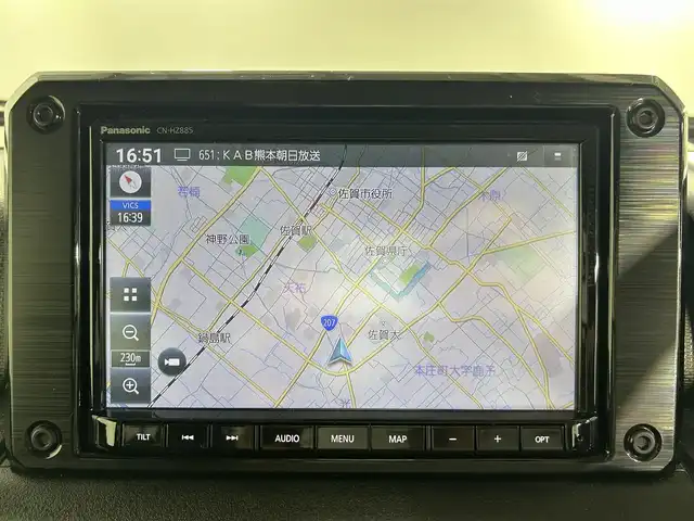スズキ ジムニー XC 佐賀県 2023(令5)年 2.1万km ミディアムグレー 純正8型ナビ/（ＡＭ/ＦＭ/CD/DVD/Bluetooth/フルセグTV）/バックカメラ/クルーズコントロール/前後ドライブレコーダー/衝突被害軽減システム/レーンアシスト/コーナーセンサー/シートヒーター/ビルトインETC/LEDヘッドライト/オートエアコン/盗難防止装置/横滑り防止装置/車線逸脱警報/ダウンヒルアシストコントロール/センターデフロック/オートライト/オートマチックハイビーム/スマートキー/スペアキー有/プッシュスタート/純正フロアマット/純正16インチアルミホイール	/ステアリングスイッチ/電動格納ミラー