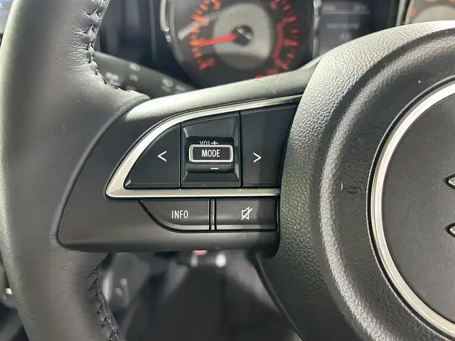 スズキ ジムニー XC 佐賀県 2023(令5)年 2.1万km ミディアムグレー 純正8型ナビ/（ＡＭ/ＦＭ/CD/DVD/Bluetooth/フルセグTV）/バックカメラ/クルーズコントロール/前後ドライブレコーダー/衝突被害軽減システム/レーンアシスト/コーナーセンサー/シートヒーター/ビルトインETC/LEDヘッドライト/オートエアコン/盗難防止装置/横滑り防止装置/車線逸脱警報/ダウンヒルアシストコントロール/センターデフロック/オートライト/オートマチックハイビーム/スマートキー/スペアキー有/プッシュスタート/純正フロアマット/純正16インチアルミホイール	/ステアリングスイッチ/電動格納ミラー