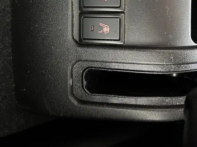 スズキ ジムニー XC 佐賀県 2023(令5)年 2.1万km ミディアムグレー 純正8型ナビ/（ＡＭ/ＦＭ/CD/DVD/Bluetooth/フルセグTV）/バックカメラ/クルーズコントロール/前後ドライブレコーダー/衝突被害軽減システム/レーンアシスト/コーナーセンサー/シートヒーター/ビルトインETC/LEDヘッドライト/オートエアコン/盗難防止装置/横滑り防止装置/車線逸脱警報/ダウンヒルアシストコントロール/センターデフロック/オートライト/オートマチックハイビーム/スマートキー/スペアキー有/プッシュスタート/純正フロアマット/純正16インチアルミホイール	/ステアリングスイッチ/電動格納ミラー