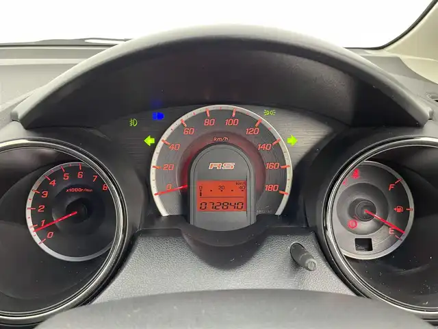 ホンダ フィット RS 群馬県 2013(平25)年 7.3万km ポリッシュドメタルメタリック 純正HDDナビ　バックカメラ　寒冷地仕様　ＨＩＤライト　オートライト　純正１６インチＡＷ　ステアリングリモコン　パドルシフト　横滑り防止装置　スマートキー　ＥＴＣ　ドライブレコーダー　禁煙車