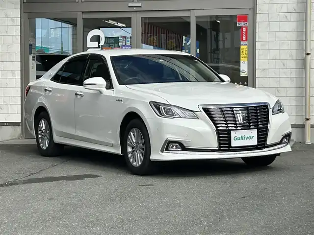 トヨタ クラウン ハイブリッド ロイヤルサルーン Four 岩手県 2015(平27)年 1.7万km ホワイトパールクリスタルシャイン ワンオーナー/純正ナビ　/バックカメラ　/前席パワーシート　/ビルトインＥＴＣ　/スタッドレス社外ＡＷ有　/衝突軽減装置　/フルセグＴＶ　/レーダークルコン　/革巻きステアリング　/オートライト　/ＬＥＤヘッドライト　/オールオートPW/トランクイージークローザー/プッシュスタート/スマートキー/ドアバイザー/フロアマット/保証書　取説　ナビ取説