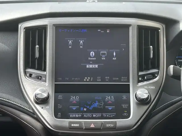 トヨタ クラウン ハイブリッド ロイヤルサルーン Four 岩手県 2015(平27)年 1.7万km ホワイトパールクリスタルシャイン ワンオーナー/純正ナビ　/バックカメラ　/前席パワーシート　/ビルトインＥＴＣ　/スタッドレス社外ＡＷ有　/衝突軽減装置　/フルセグＴＶ　/レーダークルコン　/革巻きステアリング　/オートライト　/ＬＥＤヘッドライト　/オールオートPW/トランクイージークローザー/プッシュスタート/スマートキー/ドアバイザー/フロアマット/保証書　取説　ナビ取説