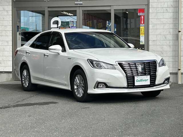 トヨタ クラウン ハイブリッド ロイヤルサルーン Four 岩手県 2015(平27)年 1.7万km ホワイトパールクリスタルシャイン ワンオーナー/純正ナビ　/バックカメラ　/前席パワーシート　/ビルトインＥＴＣ　/スタッドレス社外ＡＷ有　/衝突軽減装置　/フルセグＴＶ　/レーダークルコン　/革巻きステアリング　/オートライト　/ＬＥＤヘッドライト　/オールオートPW/トランクイージークローザー/プッシュスタート/スマートキー/ドアバイザー/フロアマット/保証書　取説　ナビ取説