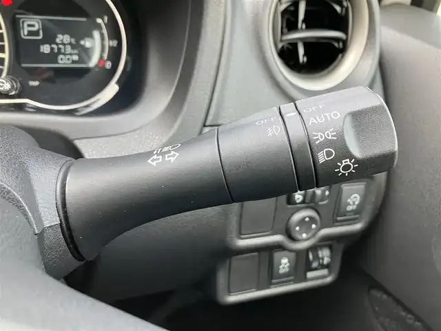 日産 ノート メダリスト 埼玉県 2013(平25)年 1.9万km ブリリアントホワイトパール 登録時18773km/ワンオーナー/スーパーチャージャー/純正SDナビ【MC312D-W】/　・アラウンドビューモニター/　・フルセグTV/　・CD/DVD再生/　・Bluetooth接続/　・USB/AUX端子/　・SDミュージックサーバー/黒ハーフレザーシート/革巻きステアリング/純正15インチAW/アイドリングストップ/インテリジェントキー×2/プッシュスタートボタン/電動格納ミラー/ドアバイザー/フォグランプ/ETC/保証書/取扱説明書/ナビ取扱説明書/日産ディーラー整備記録簿/（H26.H28.H29.H30.H31.R2.R3.R4.R5.R6.R7）/
