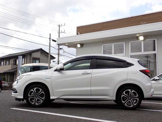 ホンダ ヴェゼル ハイブリッド Z ホンダセンシング 千葉県 2020(令2)年 3.6万km パール ワンオーナー/純正8インチSDナビ/・CD/DVD再生/・CD録音/・Blue tooth/・フルセグTV/バックカメラ/ビルトインETC/ナビ連動ドライブレコーダー/ハーフレザー/シートヒーター/Honda SENSING/コンフォートビューパッケージ/ルーフレール/LEDヘッドライト/LEDフォグランプ/プッシュスタート/スマートキー2本/サイド/カーテンエアバッグ/保証書/取扱説明書/