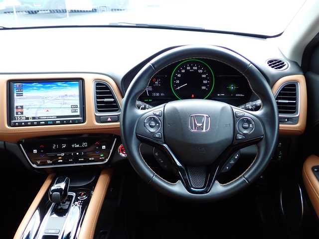 ホンダ ヴェゼル ハイブリッド Z ホンダセンシング 千葉県 2020(令2)年 3.6万km パール ワンオーナー/純正8インチSDナビ/・CD/DVD再生/・CD録音/・Blue tooth/・フルセグTV/バックカメラ/ビルトインETC/ナビ連動ドライブレコーダー/ハーフレザー/シートヒーター/Honda SENSING/コンフォートビューパッケージ/ルーフレール/LEDヘッドライト/LEDフォグランプ/プッシュスタート/スマートキー2本/サイド/カーテンエアバッグ/保証書/取扱説明書/