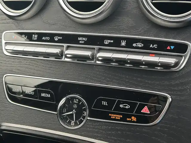 メルセデス・ベンツ Ｃ３５０ eアバンギャルド AMGライン 福岡県 2020(令2)年 4.5万km ダイヤモンドホワイト 黒革シート/サンルーフ/スペアキー/充電ケーブル/シートヒーター/ドライブレコーダー/Ａｐｐｌｅｃａｒｐｌａｙ/ａｎｄｒｏｉｄａｕｔｏ/ドアバイザー/レーダー/エアサスペンション/取扱説明書/ＬＥＤヘッドライト
