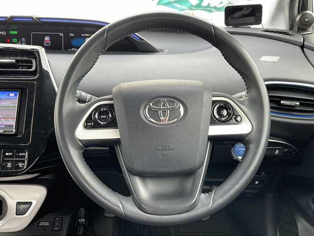 トヨタ プリウス S ツーリングセレクション 道北・旭川 2016(平28)年 11.8万km アティチュードブラックマイカ /４ＷＤ//ワンオーナー//寒冷地仕様//モデリスタエアロ//社外ナビ//ＣＤ・ＤＶＤ・ＢＴ・フルセグ//黒合皮シート//前席シートヒーター//純正エンジンスターター//１５００Ｗコンセント//純正１７インチアルミ//ＬＥＤヘッドライト//オートライト//スペアキー×１//ＥＴＣ//アルミ付冬タイヤセット積込//保証書//取説
