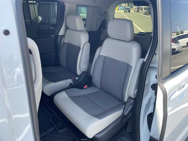 ホンダ フリード ハイブリット e:HEV AIR EX 東京都 2025(令7)年 0.1万km パール ワンオーナー/ホンダセンシング/・衝突軽減ブレーキ/・踏み間違い衝突軽減システム/・急アクセル抑制機能/・路外逸脱抑制機能/・歩行者事故低減ステアリング/・先行車発進お知らせ機能/・標識認識機能/・ブラインドスポットインフォメーション/・オートハイビーム/・アダプティブドライビングビーム/・パーキングセンサーシステム/ホンダディスプレイオーディオ/（BT/USB/HDMI/AppleCarPlay/AndoroidAuto）/バックカメラ/ETC/ハーフレザー/シートヒーター（D席/N席）/両側パワースライドドア/ドライブレコーダー/3列シート/LEDヘッドライト/保証書/取扱説明書/スペアキー