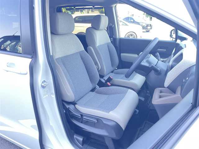 ホンダ フリード ハイブリット e:HEV AIR EX 東京都 2025(令7)年 0.1万km パール ワンオーナー/ホンダセンシング/・衝突軽減ブレーキ/・踏み間違い衝突軽減システム/・急アクセル抑制機能/・路外逸脱抑制機能/・歩行者事故低減ステアリング/・先行車発進お知らせ機能/・標識認識機能/・ブラインドスポットインフォメーション/・オートハイビーム/・アダプティブドライビングビーム/・パーキングセンサーシステム/ホンダディスプレイオーディオ/（BT/USB/HDMI/AppleCarPlay/AndoroidAuto）/バックカメラ/ETC/ハーフレザー/シートヒーター（D席/N席）/両側パワースライドドア/ドライブレコーダー/3列シート/LEDヘッドライト/保証書/取扱説明書/スペアキー