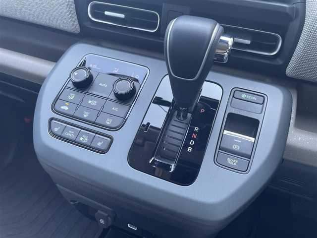 ホンダ フリード ハイブリット e:HEV AIR EX 東京都 2025(令7)年 0.1万km パール ワンオーナー/ホンダセンシング/・衝突軽減ブレーキ/・踏み間違い衝突軽減システム/・急アクセル抑制機能/・路外逸脱抑制機能/・歩行者事故低減ステアリング/・先行車発進お知らせ機能/・標識認識機能/・ブラインドスポットインフォメーション/・オートハイビーム/・アダプティブドライビングビーム/・パーキングセンサーシステム/ホンダディスプレイオーディオ/（BT/USB/HDMI/AppleCarPlay/AndoroidAuto）/バックカメラ/ETC/ハーフレザー/シートヒーター（D席/N席）/両側パワースライドドア/ドライブレコーダー/3列シート/LEDヘッドライト/保証書/取扱説明書/スペアキー