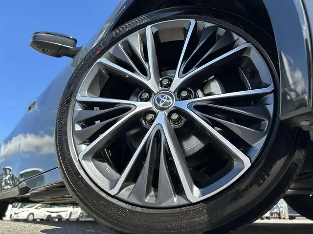 トヨタ プリウス Z 愛媛県 2023(令5)年 4.3万km グレー 禁煙車/登録時走行距離：42731km/純正12.3インチディスプレイオーディオ/フルセグTV/充電用USBタイプC/ワイヤレス充電器/ワンオーナー/ドライブレコーダー/レーダークルーズコントロール/プリクラッシュセーフティ/フロントクロストラフィックアラート/レーントレーシングアシスト/ロードサインアシスト/ドライバー異常時対応システム/プロアクティブドライビングアシスト/緊急時操舵支援/レーンチェンジアシスト/レーンディバーチャアラート/オートマチックハイビーム/ブラインドスポットモニター/パーキングサポートブレーキ/LEDヘッドランプ/LEDライン発光/LEDアクセサリーランプ/ビルトインETC2.0/ドライブレコーダー/合皮巻きステアリングホイール/オートエアコン/スマートエントリー/スタートシステム/パワーバックドア/アクセサリーコンセント/寒冷地仕様ウィンドウシールデアイサー/スペアタイヤ/パノラマルーフ/デジタルインナーミラー/床下通過表示機能