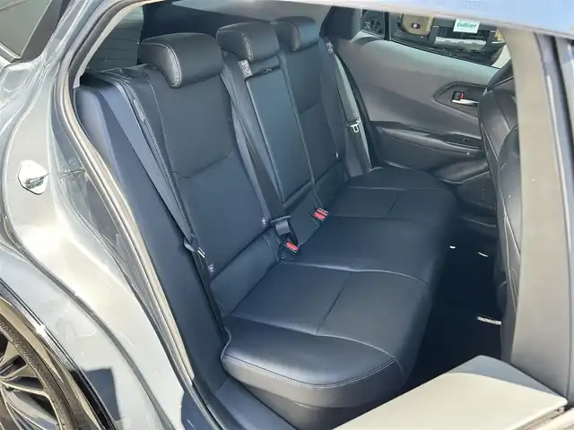 トヨタ プリウス Z 愛媛県 2023(令5)年 4.3万km グレー 禁煙車/登録時走行距離：42731km/純正12.3インチディスプレイオーディオ/フルセグTV/充電用USBタイプC/ワイヤレス充電器/ワンオーナー/ドライブレコーダー/レーダークルーズコントロール/プリクラッシュセーフティ/フロントクロストラフィックアラート/レーントレーシングアシスト/ロードサインアシスト/ドライバー異常時対応システム/プロアクティブドライビングアシスト/緊急時操舵支援/レーンチェンジアシスト/レーンディバーチャアラート/オートマチックハイビーム/ブラインドスポットモニター/パーキングサポートブレーキ/LEDヘッドランプ/LEDライン発光/LEDアクセサリーランプ/ビルトインETC2.0/ドライブレコーダー/合皮巻きステアリングホイール/オートエアコン/スマートエントリー/スタートシステム/パワーバックドア/アクセサリーコンセント/寒冷地仕様ウィンドウシールデアイサー/スペアタイヤ/パノラマルーフ/デジタルインナーミラー/床下通過表示機能