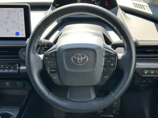 トヨタ プリウス Z 愛媛県 2023(令5)年 4.3万km グレー 禁煙車/登録時走行距離：42731km/純正12.3インチディスプレイオーディオ/フルセグTV/充電用USBタイプC/ワイヤレス充電器/ワンオーナー/ドライブレコーダー/レーダークルーズコントロール/プリクラッシュセーフティ/フロントクロストラフィックアラート/レーントレーシングアシスト/ロードサインアシスト/ドライバー異常時対応システム/プロアクティブドライビングアシスト/緊急時操舵支援/レーンチェンジアシスト/レーンディバーチャアラート/オートマチックハイビーム/ブラインドスポットモニター/パーキングサポートブレーキ/LEDヘッドランプ/LEDライン発光/LEDアクセサリーランプ/ビルトインETC2.0/ドライブレコーダー/合皮巻きステアリングホイール/オートエアコン/スマートエントリー/スタートシステム/パワーバックドア/アクセサリーコンセント/寒冷地仕様ウィンドウシールデアイサー/スペアタイヤ/パノラマルーフ/デジタルインナーミラー/床下通過表示機能
