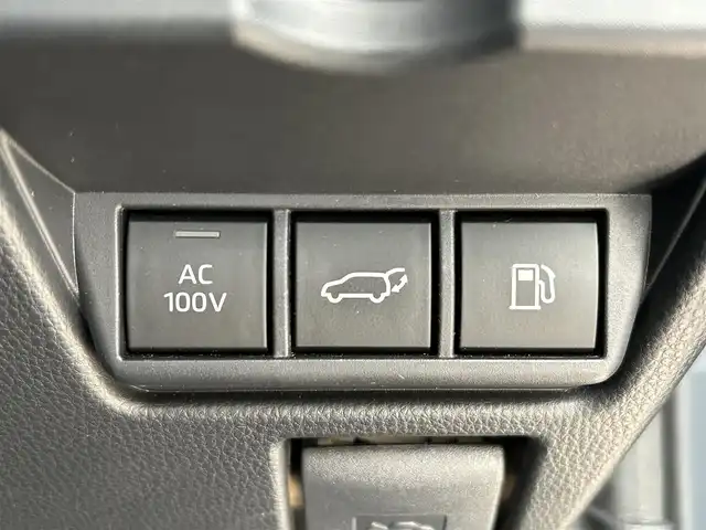 トヨタ プリウス Z 愛媛県 2023(令5)年 4.3万km グレー 禁煙車/登録時走行距離：42731km/純正12.3インチディスプレイオーディオ/フルセグTV/充電用USBタイプC/ワイヤレス充電器/ワンオーナー/ドライブレコーダー/レーダークルーズコントロール/プリクラッシュセーフティ/フロントクロストラフィックアラート/レーントレーシングアシスト/ロードサインアシスト/ドライバー異常時対応システム/プロアクティブドライビングアシスト/緊急時操舵支援/レーンチェンジアシスト/レーンディバーチャアラート/オートマチックハイビーム/ブラインドスポットモニター/パーキングサポートブレーキ/LEDヘッドランプ/LEDライン発光/LEDアクセサリーランプ/ビルトインETC2.0/ドライブレコーダー/合皮巻きステアリングホイール/オートエアコン/スマートエントリー/スタートシステム/パワーバックドア/アクセサリーコンセント/寒冷地仕様ウィンドウシールデアイサー/スペアタイヤ/パノラマルーフ/デジタルインナーミラー/床下通過表示機能