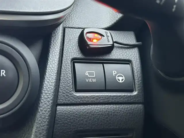 トヨタ プリウス Z 広島県 2023(令5)年 4.3万km グレー 禁煙車/純正12.3インチナビ/フルセグTV/充電用USBタイプC/ワイヤレス充電器/ワンオーナー/ドライブレコーダー/レーダークルーズコントロール/プリクラッシュセーフティ/フロントクロストラフィックアラート/レーントレーシングアシスト/ロードサインアシスト/ドライバー異常時対応システム/プロアクティブドライビングアシスト/緊急時操舵支援/レーンチェンジアシスト/レーンディバーチャアラート/オートマチックハイビーム/ブラインドスポットモニター/パーキングサポートブレーキ/LEDヘッドランプ/LEDライン発光/LEDアクセサリーランプ/ビルトインETC2.0/ドライブレコーダー/合皮巻きステアリングホイール/オートエアコン/スマートエントリー/スタートシステム/パワーバックドア/アクセサリーコンセント/寒冷地仕様ウィンドウシールデアイサー/スペアタイヤ/パノラマルーフ/デジタルインナーミラー/床下通過表示機能