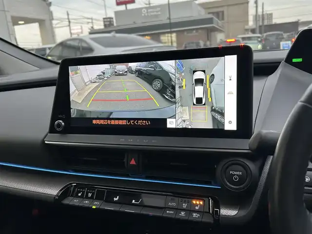 トヨタ プリウス Z 広島県 2023(令5)年 4.3万km グレー 禁煙車/純正12.3インチナビ/フルセグTV/充電用USBタイプC/ワイヤレス充電器/ワンオーナー/ドライブレコーダー/レーダークルーズコントロール/プリクラッシュセーフティ/フロントクロストラフィックアラート/レーントレーシングアシスト/ロードサインアシスト/ドライバー異常時対応システム/プロアクティブドライビングアシスト/緊急時操舵支援/レーンチェンジアシスト/レーンディバーチャアラート/オートマチックハイビーム/ブラインドスポットモニター/パーキングサポートブレーキ/LEDヘッドランプ/LEDライン発光/LEDアクセサリーランプ/ビルトインETC2.0/ドライブレコーダー/合皮巻きステアリングホイール/オートエアコン/スマートエントリー/スタートシステム/パワーバックドア/アクセサリーコンセント/寒冷地仕様ウィンドウシールデアイサー/スペアタイヤ/パノラマルーフ/デジタルインナーミラー/床下通過表示機能