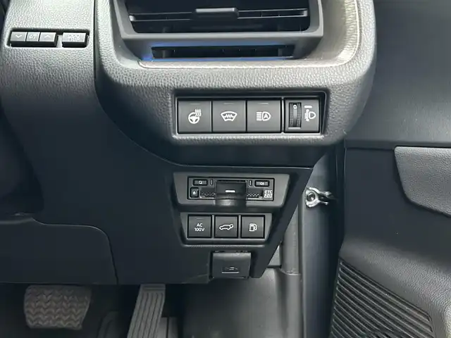 トヨタ プリウス Z 広島県 2023(令5)年 4.3万km グレー 禁煙車/純正12.3インチナビ/フルセグTV/充電用USBタイプC/ワイヤレス充電器/ワンオーナー/ドライブレコーダー/レーダークルーズコントロール/プリクラッシュセーフティ/フロントクロストラフィックアラート/レーントレーシングアシスト/ロードサインアシスト/ドライバー異常時対応システム/プロアクティブドライビングアシスト/緊急時操舵支援/レーンチェンジアシスト/レーンディバーチャアラート/オートマチックハイビーム/ブラインドスポットモニター/パーキングサポートブレーキ/LEDヘッドランプ/LEDライン発光/LEDアクセサリーランプ/ビルトインETC2.0/ドライブレコーダー/合皮巻きステアリングホイール/オートエアコン/スマートエントリー/スタートシステム/パワーバックドア/アクセサリーコンセント/寒冷地仕様ウィンドウシールデアイサー/スペアタイヤ/パノラマルーフ/デジタルインナーミラー/床下通過表示機能