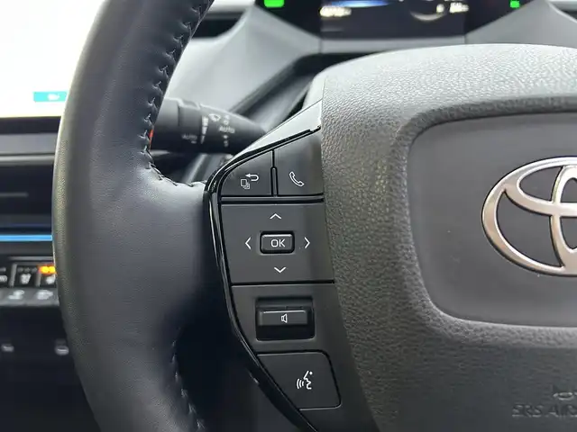 トヨタ プリウス Z 広島県 2023(令5)年 4.3万km グレー 禁煙車/純正12.3インチナビ/フルセグTV/充電用USBタイプC/ワイヤレス充電器/ワンオーナー/ドライブレコーダー/レーダークルーズコントロール/プリクラッシュセーフティ/フロントクロストラフィックアラート/レーントレーシングアシスト/ロードサインアシスト/ドライバー異常時対応システム/プロアクティブドライビングアシスト/緊急時操舵支援/レーンチェンジアシスト/レーンディバーチャアラート/オートマチックハイビーム/ブラインドスポットモニター/パーキングサポートブレーキ/LEDヘッドランプ/LEDライン発光/LEDアクセサリーランプ/ビルトインETC2.0/ドライブレコーダー/合皮巻きステアリングホイール/オートエアコン/スマートエントリー/スタートシステム/パワーバックドア/アクセサリーコンセント/寒冷地仕様ウィンドウシールデアイサー/スペアタイヤ/パノラマルーフ/デジタルインナーミラー/床下通過表示機能