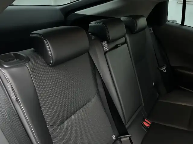 トヨタ プリウス Z 広島県 2023(令5)年 4.3万km グレー 禁煙車/純正12.3インチナビ/フルセグTV/充電用USBタイプC/ワイヤレス充電器/ワンオーナー/ドライブレコーダー/レーダークルーズコントロール/プリクラッシュセーフティ/フロントクロストラフィックアラート/レーントレーシングアシスト/ロードサインアシスト/ドライバー異常時対応システム/プロアクティブドライビングアシスト/緊急時操舵支援/レーンチェンジアシスト/レーンディバーチャアラート/オートマチックハイビーム/ブラインドスポットモニター/パーキングサポートブレーキ/LEDヘッドランプ/LEDライン発光/LEDアクセサリーランプ/ビルトインETC2.0/ドライブレコーダー/合皮巻きステアリングホイール/オートエアコン/スマートエントリー/スタートシステム/パワーバックドア/アクセサリーコンセント/寒冷地仕様ウィンドウシールデアイサー/スペアタイヤ/パノラマルーフ/デジタルインナーミラー/床下通過表示機能