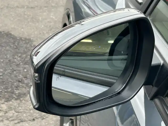 トヨタ プリウス Z 広島県 2023(令5)年 4.3万km グレー 禁煙車/純正12.3インチナビ/フルセグTV/充電用USBタイプC/ワイヤレス充電器/ワンオーナー/ドライブレコーダー/レーダークルーズコントロール/プリクラッシュセーフティ/フロントクロストラフィックアラート/レーントレーシングアシスト/ロードサインアシスト/ドライバー異常時対応システム/プロアクティブドライビングアシスト/緊急時操舵支援/レーンチェンジアシスト/レーンディバーチャアラート/オートマチックハイビーム/ブラインドスポットモニター/パーキングサポートブレーキ/LEDヘッドランプ/LEDライン発光/LEDアクセサリーランプ/ビルトインETC2.0/ドライブレコーダー/合皮巻きステアリングホイール/オートエアコン/スマートエントリー/スタートシステム/パワーバックドア/アクセサリーコンセント/寒冷地仕様ウィンドウシールデアイサー/スペアタイヤ/パノラマルーフ/デジタルインナーミラー/床下通過表示機能