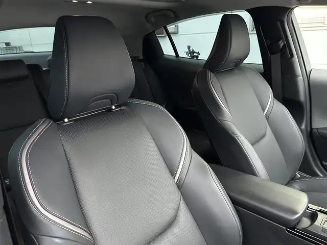 トヨタ プリウス Z 広島県 2023(令5)年 4.3万km グレー 禁煙車/純正12.3インチナビ/フルセグTV/充電用USBタイプC/ワイヤレス充電器/ワンオーナー/ドライブレコーダー/レーダークルーズコントロール/プリクラッシュセーフティ/フロントクロストラフィックアラート/レーントレーシングアシスト/ロードサインアシスト/ドライバー異常時対応システム/プロアクティブドライビングアシスト/緊急時操舵支援/レーンチェンジアシスト/レーンディバーチャアラート/オートマチックハイビーム/ブラインドスポットモニター/パーキングサポートブレーキ/LEDヘッドランプ/LEDライン発光/LEDアクセサリーランプ/ビルトインETC2.0/ドライブレコーダー/合皮巻きステアリングホイール/オートエアコン/スマートエントリー/スタートシステム/パワーバックドア/アクセサリーコンセント/寒冷地仕様ウィンドウシールデアイサー/スペアタイヤ/パノラマルーフ/デジタルインナーミラー/床下通過表示機能