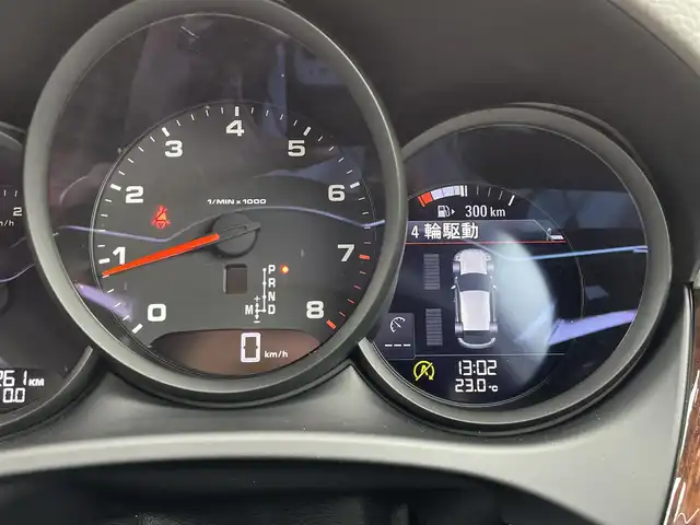 ポルシェ マカン 東京都 2019(令1)年 2.6万km シルバー PCMナビ/360°カメラ/8wayパワーシート/パドルシフト/ACC/スポーツステアリング/HDC/LKA/パワーバックドア/前方ドラレコ/衝突軽減ブレーキ/ETC2.0/サイドアシスト/LEDオートライト/オプション20インチアルミホイール/カラークレストキャップ/ISOFIX
