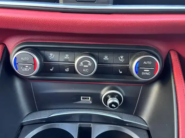 アルファロメオ ステルヴィオ 2.2ターボ ディーゼルQ4 スポーツPKG 京都府 2020(令2)年 3.4万km 白 ワンオーナー/33321キロ/ドライブレコーダー前後/ETC/メモリーナビ/バックカメラ/フルセグTV/ハーマンカードン/レーダークルーズ/メモリーシート123/シートヒーター/ステアリングヒーター/LEDヘットライト/USB/コーナーセンサー/保証書/説明書