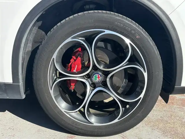 アルファロメオ ステルヴィオ 2.2ターボ ディーゼルQ4 スポーツPKG 京都府 2020(令2)年 3.4万km 白 ワンオーナー/33321キロ/ドライブレコーダー前後/ETC/メモリーナビ/バックカメラ/フルセグTV/ハーマンカードン/レーダークルーズ/メモリーシート123/シートヒーター/ステアリングヒーター/LEDヘットライト/USB/コーナーセンサー/保証書/説明書