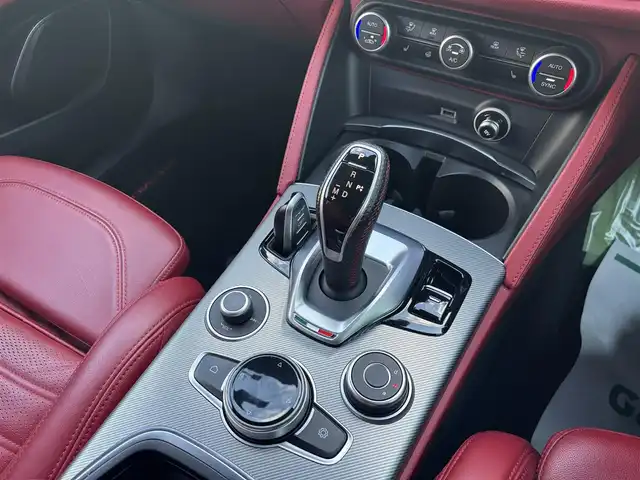 アルファロメオ ステルヴィオ 2.2ターボ ディーゼルQ4 スポーツPKG 京都府 2020(令2)年 3.4万km 白 ワンオーナー/33321キロ/ドライブレコーダー前後/ETC/メモリーナビ/バックカメラ/フルセグTV/ハーマンカードン/レーダークルーズ/メモリーシート123/シートヒーター/ステアリングヒーター/LEDヘットライト/USB/コーナーセンサー/保証書/説明書