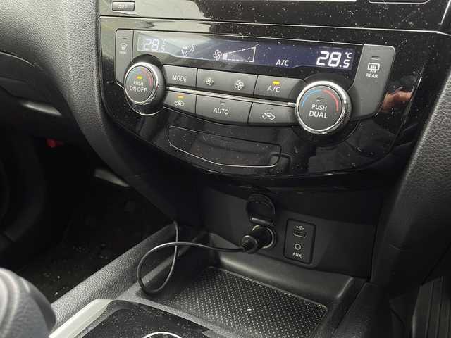 日産 エクストレイル ハイブリッド 20X エマージェンシーブレーキ 新潟県 2015(平27)年 8.6万km ダイヤモンドブラック 4WD/純正ナビ（BT/DTV/FM/AM/フルセグ）/前後ドライブレコーダー/前席シートヒーター/ステアリングスイッチ/夏冬タイヤ/ビルトインETC/電動格納ミラー/ウィンカーミラー