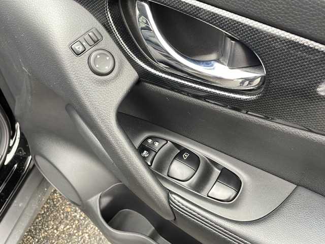 日産 エクストレイル ハイブリッド 20X エマージェンシーブレーキ 新潟県 2015(平27)年 8.6万km ダイヤモンドブラック 4WD/純正ナビ（BT/DTV/FM/AM/フルセグ）/前後ドライブレコーダー/前席シートヒーター/ステアリングスイッチ/夏冬タイヤ/ビルトインETC/電動格納ミラー/ウィンカーミラー