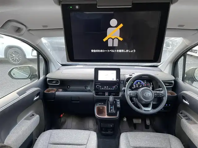 トヨタ シエンタ ハイブリッド Z 埼玉県 2023(令5)年 2万km アーバンカーキ 純正ナビ/純正フリップダウンモニター/パノラミックビューモニター/ビルトインETC2.0/純正前後ドラレコ/両側パワースライドドア/クリアランスソナー/LEDヘッドライト/純正アルミホイール/AC100V1500Wコンセント/レーダークルーズコントロール/セーフティセンス/プッシュスタート/スマートキー/走行１９４５１キロ