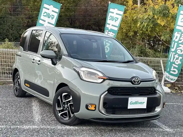 トヨタ シエンタ ハイブリッド Z 埼玉県 2023(令5)年 2万km アーバンカーキ 純正ナビ/純正フリップダウンモニター/パノラミックビューモニター/ビルトインETC2.0/純正前後ドラレコ/両側パワースライドドア/クリアランスソナー/LEDヘッドライト/純正アルミホイール/AC100V1500Wコンセント/レーダークルーズコントロール/セーフティセンス/プッシュスタート/スマートキー/走行１９４５１キロ