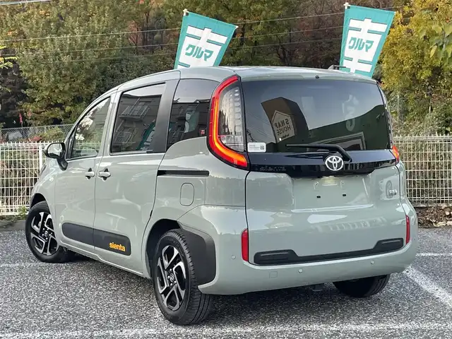 トヨタ シエンタ ハイブリッド Z 埼玉県 2023(令5)年 2万km アーバンカーキ 純正ナビ/純正フリップダウンモニター/パノラミックビューモニター/ビルトインETC2.0/純正前後ドラレコ/両側パワースライドドア/クリアランスソナー/LEDヘッドライト/純正アルミホイール/AC100V1500Wコンセント/レーダークルーズコントロール/セーフティセンス/プッシュスタート/スマートキー/走行１９４５１キロ