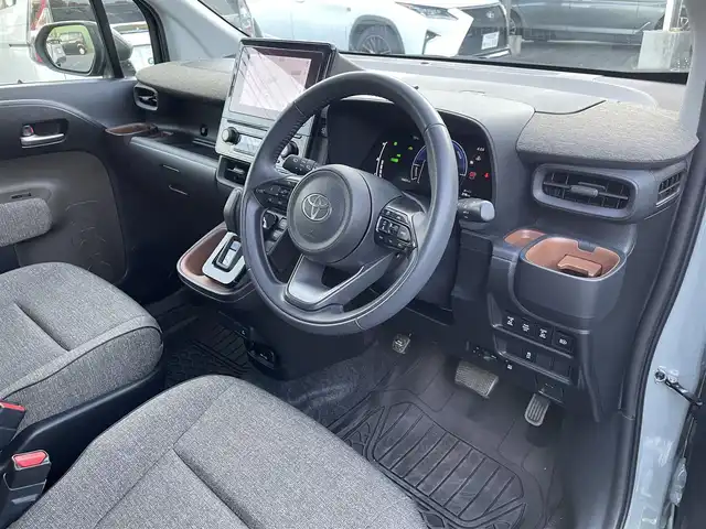 トヨタ シエンタ ハイブリッド Z 埼玉県 2023(令5)年 2万km アーバンカーキ 純正ナビ/純正フリップダウンモニター/パノラミックビューモニター/ビルトインETC2.0/純正前後ドラレコ/両側パワースライドドア/クリアランスソナー/LEDヘッドライト/純正アルミホイール/AC100V1500Wコンセント/レーダークルーズコントロール/セーフティセンス/プッシュスタート/スマートキー/走行１９４５１キロ