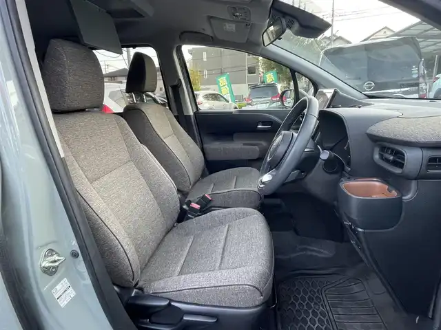 トヨタ シエンタ ハイブリッド Z 埼玉県 2023(令5)年 2万km アーバンカーキ 純正ナビ/純正フリップダウンモニター/パノラミックビューモニター/ビルトインETC2.0/純正前後ドラレコ/両側パワースライドドア/クリアランスソナー/LEDヘッドライト/純正アルミホイール/AC100V1500Wコンセント/レーダークルーズコントロール/セーフティセンス/プッシュスタート/スマートキー/走行１９４５１キロ