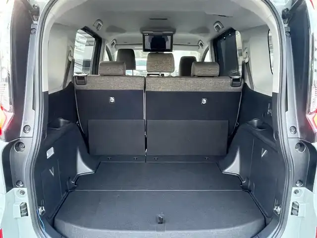 トヨタ シエンタ ハイブリッド Z 埼玉県 2023(令5)年 2万km アーバンカーキ 純正ナビ/純正フリップダウンモニター/パノラミックビューモニター/ビルトインETC2.0/純正前後ドラレコ/両側パワースライドドア/クリアランスソナー/LEDヘッドライト/純正アルミホイール/AC100V1500Wコンセント/レーダークルーズコントロール/セーフティセンス/プッシュスタート/スマートキー/走行１９４５１キロ