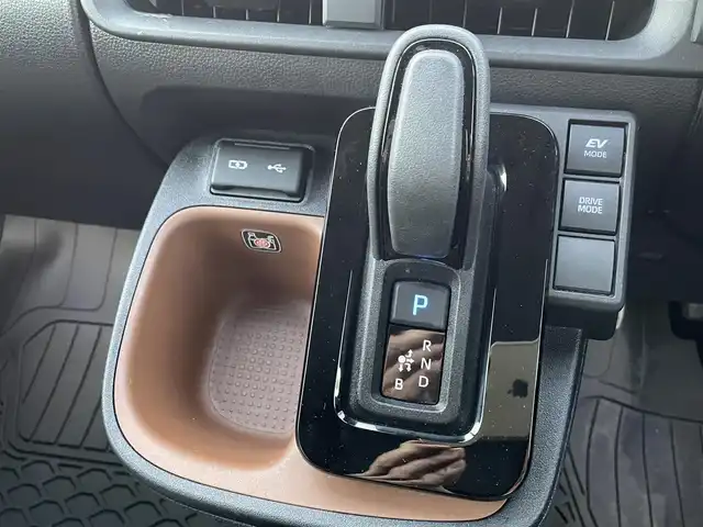 トヨタ シエンタ ハイブリッド Z 埼玉県 2023(令5)年 2万km アーバンカーキ 純正ナビ/純正フリップダウンモニター/パノラミックビューモニター/ビルトインETC2.0/純正前後ドラレコ/両側パワースライドドア/クリアランスソナー/LEDヘッドライト/純正アルミホイール/AC100V1500Wコンセント/レーダークルーズコントロール/セーフティセンス/プッシュスタート/スマートキー/走行１９４５１キロ