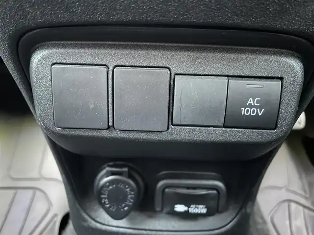 トヨタ シエンタ ハイブリッド Z 埼玉県 2023(令5)年 2万km アーバンカーキ 純正ナビ/純正フリップダウンモニター/パノラミックビューモニター/ビルトインETC2.0/純正前後ドラレコ/両側パワースライドドア/クリアランスソナー/LEDヘッドライト/純正アルミホイール/AC100V1500Wコンセント/レーダークルーズコントロール/セーフティセンス/プッシュスタート/スマートキー/走行１９４５１キロ