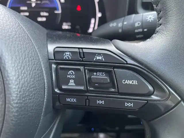 トヨタ シエンタ ハイブリッド Z 埼玉県 2023(令5)年 2万km アーバンカーキ 純正ナビ/純正フリップダウンモニター/パノラミックビューモニター/ビルトインETC2.0/純正前後ドラレコ/両側パワースライドドア/クリアランスソナー/LEDヘッドライト/純正アルミホイール/AC100V1500Wコンセント/レーダークルーズコントロール/セーフティセンス/プッシュスタート/スマートキー/走行１９４５１キロ