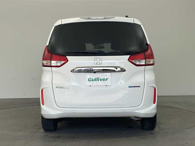 ホンダ フリード ハイブリット G ブラックスタイル 兵庫県 2024(令6)年 2万km プラチナホワイトパール ・純正9インチナビ/CD/DVD/Bluetooth/SD/TV/USB/・バックカメラ/・ビルトインETC/・両側パワースライドドア/・Honda　SENSING/・衝突軽減ブレーキ/・誤発進抑制機能/・歩行者事故低減ステアリング/・先行車発進お知らせ機能/・標識認識機能/・路外逸脱抑制機能/・アダプティブクルーズコントロール/・車線維持支援システム/・後方誤発進抑制機能/・前席シートヒーター/・純正15インチアルミホイール/・コンフォートビュー/・ドアミラーヒーター/・フロントワイパーデアイサー/・スマートキー/・ＬＥＤヘッドライト