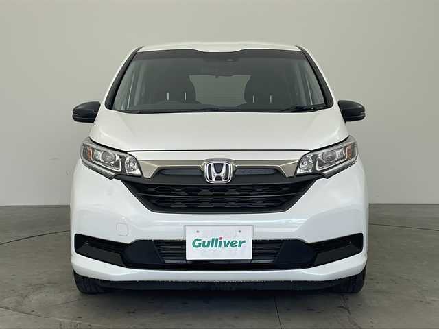 ホンダ フリード ハイブリット G ブラックスタイル 兵庫県 2024(令6)年 2万km プラチナホワイトパール ・純正9インチナビ/CD/DVD/Bluetooth/SD/TV/USB/・バックカメラ/・ビルトインETC/・両側パワースライドドア/・Honda　SENSING/・衝突軽減ブレーキ/・誤発進抑制機能/・歩行者事故低減ステアリング/・先行車発進お知らせ機能/・標識認識機能/・路外逸脱抑制機能/・アダプティブクルーズコントロール/・車線維持支援システム/・後方誤発進抑制機能/・前席シートヒーター/・純正15インチアルミホイール/・コンフォートビュー/・ドアミラーヒーター/・フロントワイパーデアイサー/・スマートキー/・ＬＥＤヘッドライト