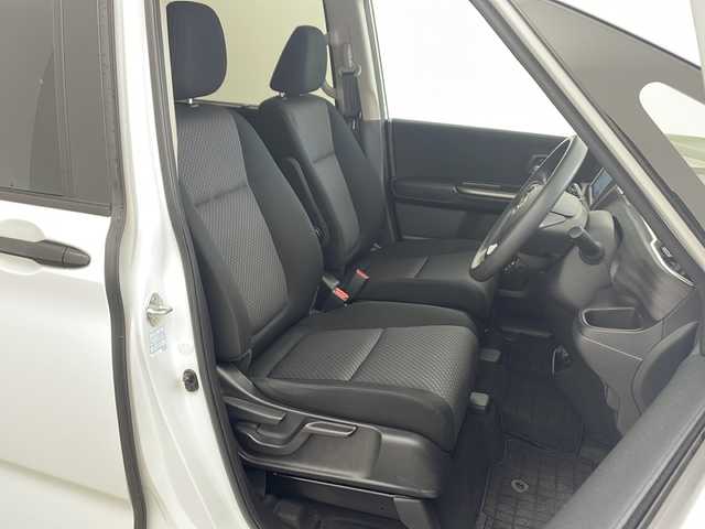 ホンダ フリード ハイブリット G ブラックスタイル 兵庫県 2024(令6)年 2万km プラチナホワイトパール ・純正9インチナビ/CD/DVD/Bluetooth/SD/TV/USB/・バックカメラ/・ビルトインETC/・両側パワースライドドア/・Honda　SENSING/・衝突軽減ブレーキ/・誤発進抑制機能/・歩行者事故低減ステアリング/・先行車発進お知らせ機能/・標識認識機能/・路外逸脱抑制機能/・アダプティブクルーズコントロール/・車線維持支援システム/・後方誤発進抑制機能/・前席シートヒーター/・純正15インチアルミホイール/・コンフォートビュー/・ドアミラーヒーター/・フロントワイパーデアイサー/・スマートキー/・ＬＥＤヘッドライト