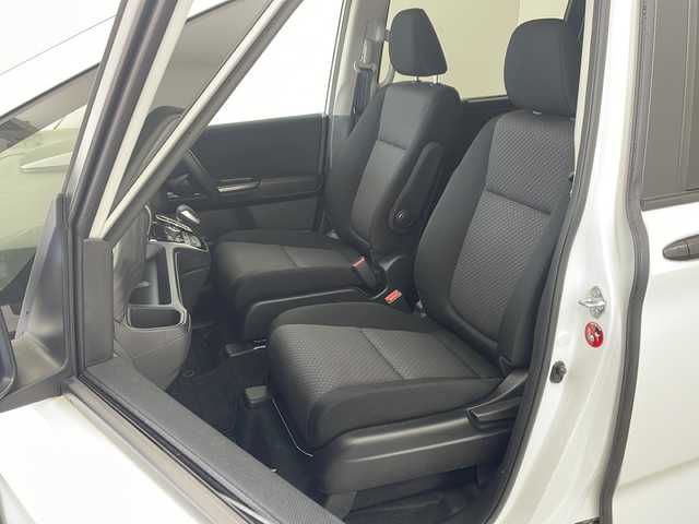 ホンダ フリード ハイブリット G ブラックスタイル 兵庫県 2024(令6)年 2万km プラチナホワイトパール ・純正9インチナビ/CD/DVD/Bluetooth/SD/TV/USB/・バックカメラ/・ビルトインETC/・両側パワースライドドア/・Honda　SENSING/・衝突軽減ブレーキ/・誤発進抑制機能/・歩行者事故低減ステアリング/・先行車発進お知らせ機能/・標識認識機能/・路外逸脱抑制機能/・アダプティブクルーズコントロール/・車線維持支援システム/・後方誤発進抑制機能/・前席シートヒーター/・純正15インチアルミホイール/・コンフォートビュー/・ドアミラーヒーター/・フロントワイパーデアイサー/・スマートキー/・ＬＥＤヘッドライト