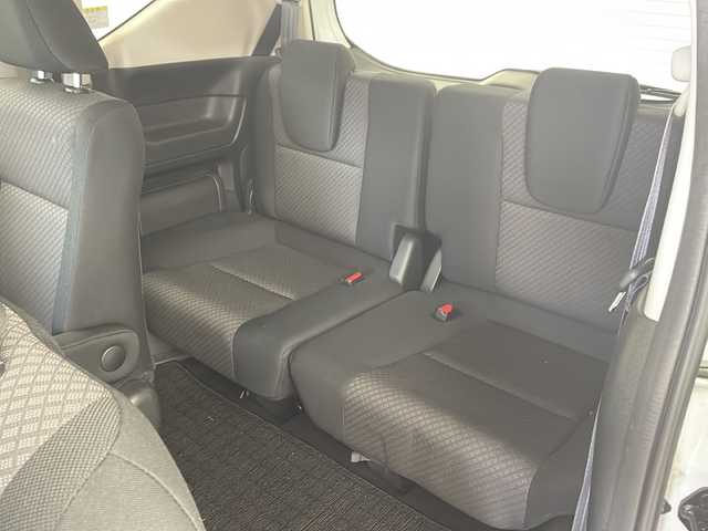 ホンダ フリード ハイブリット G ブラックスタイル 兵庫県 2024(令6)年 2万km プラチナホワイトパール ・純正9インチナビ/CD/DVD/Bluetooth/SD/TV/USB/・バックカメラ/・ビルトインETC/・両側パワースライドドア/・Honda　SENSING/・衝突軽減ブレーキ/・誤発進抑制機能/・歩行者事故低減ステアリング/・先行車発進お知らせ機能/・標識認識機能/・路外逸脱抑制機能/・アダプティブクルーズコントロール/・車線維持支援システム/・後方誤発進抑制機能/・前席シートヒーター/・純正15インチアルミホイール/・コンフォートビュー/・ドアミラーヒーター/・フロントワイパーデアイサー/・スマートキー/・ＬＥＤヘッドライト